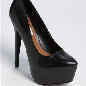 Steve Madden Black Pump